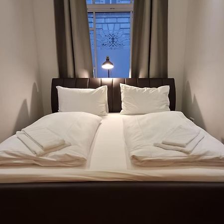 Sissi Royal Suite - Inner City 4 Bedroom Apartment Виена Екстериор снимка