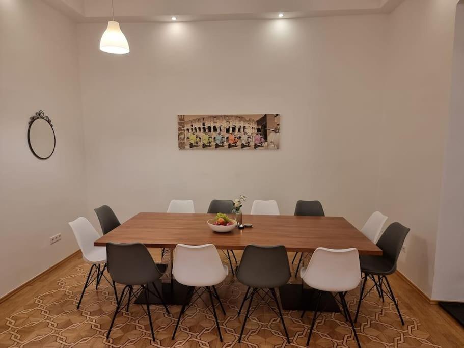 Sissi Royal Suite - Inner City 4 Bedroom Apartment Виена Екстериор снимка