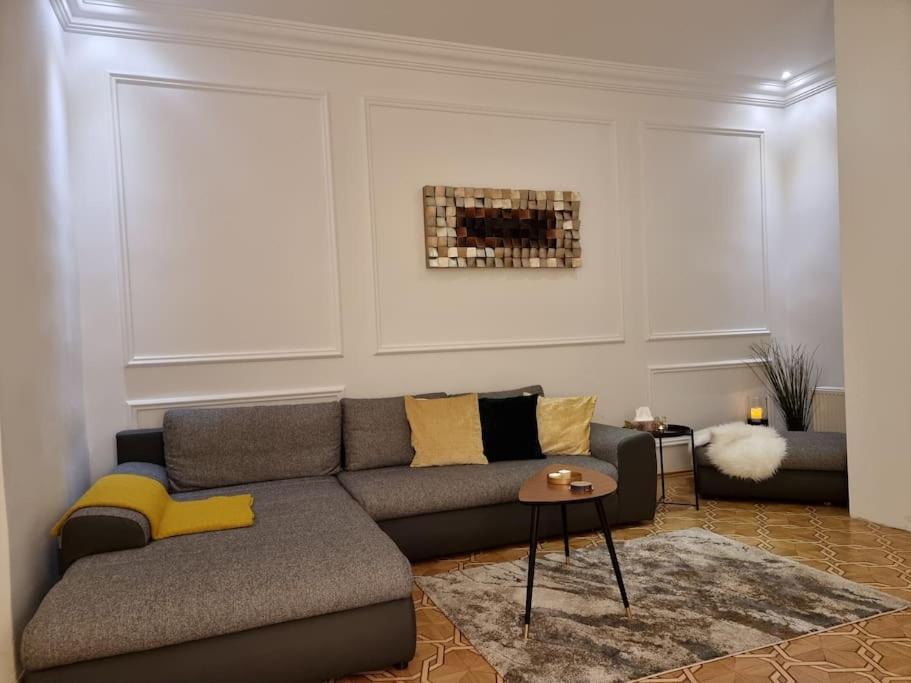 Sissi Royal Suite - Inner City 4 Bedroom Apartment Виена Екстериор снимка