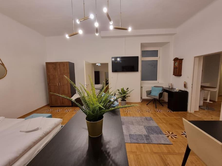 Sissi Royal Suite - Inner City 4 Bedroom Apartment Виена Екстериор снимка