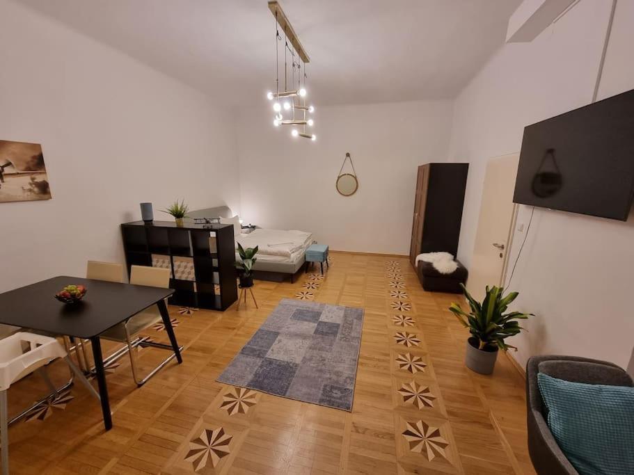 Sissi Royal Suite - Inner City 4 Bedroom Apartment Виена Екстериор снимка