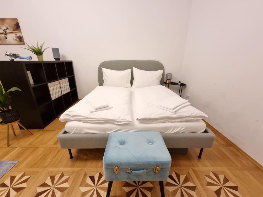 Sissi Royal Suite - Inner City 4 Bedroom Apartment Виена Екстериор снимка
