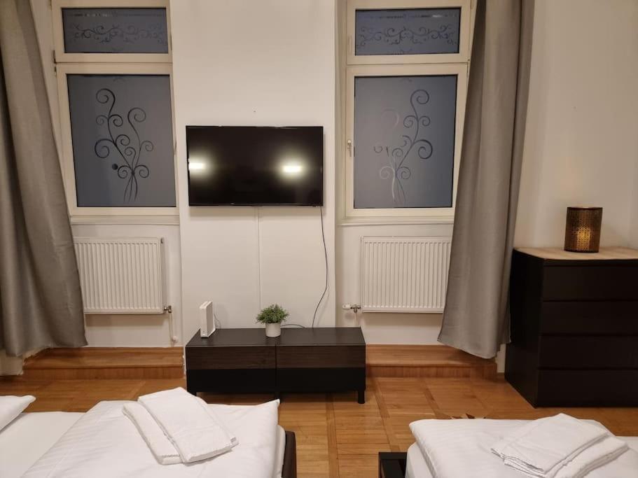 Sissi Royal Suite - Inner City 4 Bedroom Apartment Виена Екстериор снимка
